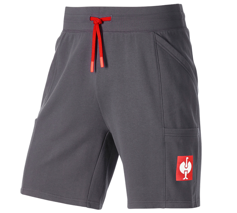Accessories: Super Mario Sweat shorts + anthracite