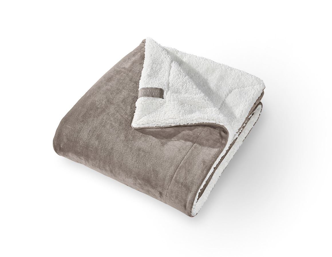 Accessories: e.s. Faux fur blanket + dolphingrey