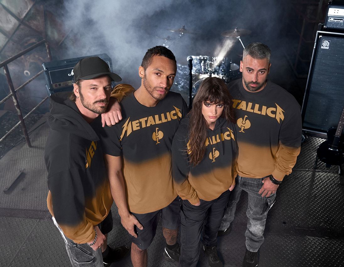 Clothing: Metallica cotton sweatshirt + black/granite 2