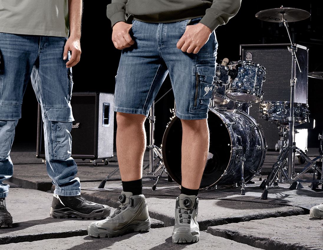 Clothing: Metallica denim shorts + stonewashed