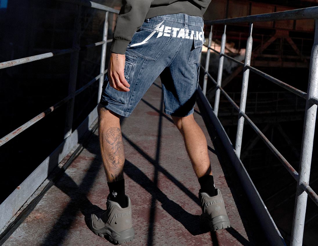 Clothing: Metallica denim shorts + stonewashed 1