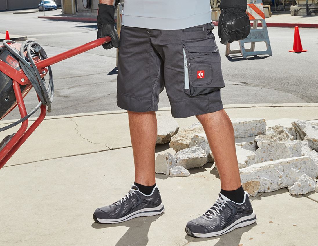 Collaborations: SET: Trousers e.s.motion 2020 + shorts + football + anthracite/platinum