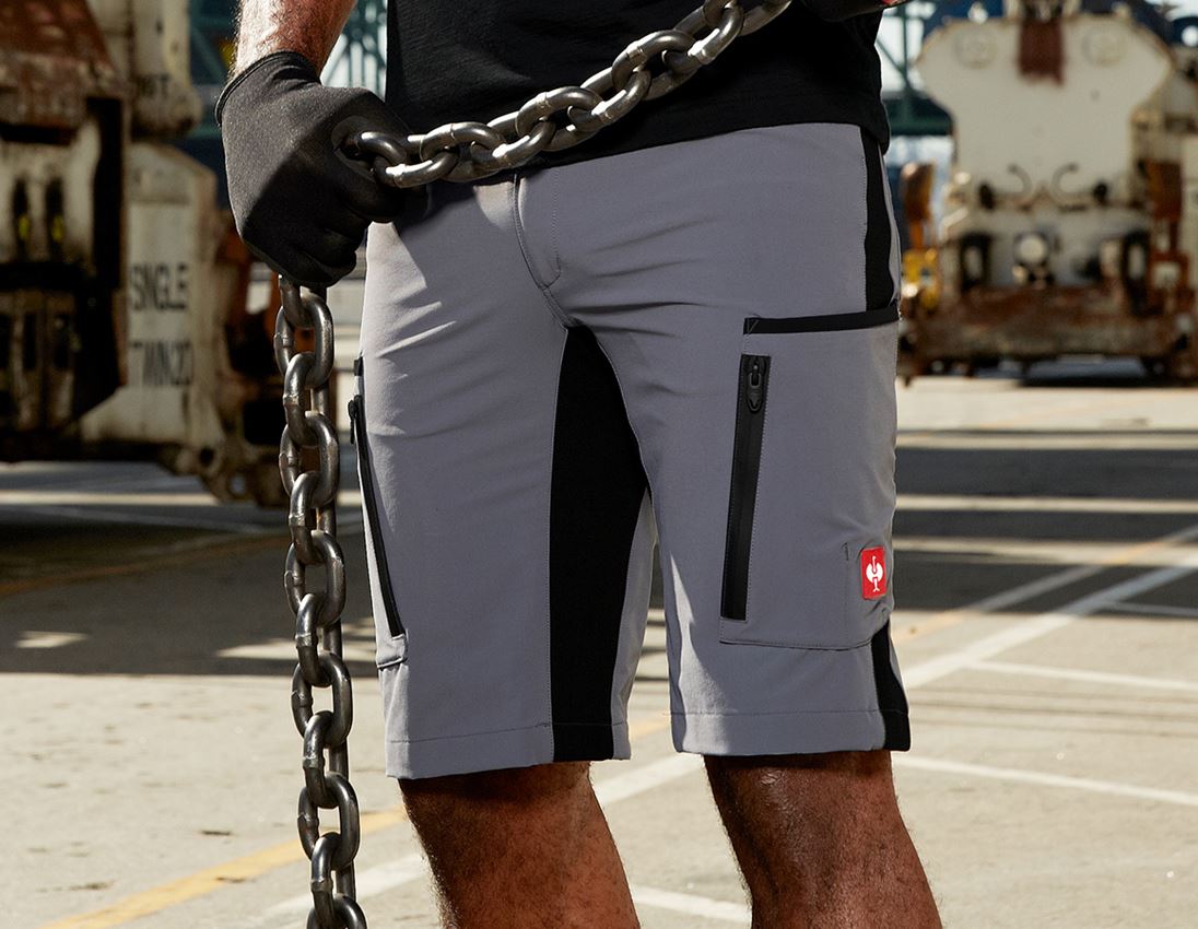 Clothing: SET: Cargo e.s.vision stretch + shorts + football + grey/black