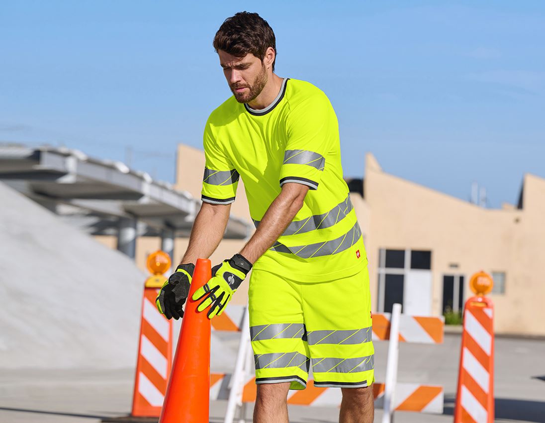 Clothing: High-vis functional shorts e.s.ambition + high-vis yellow/anthracite 1