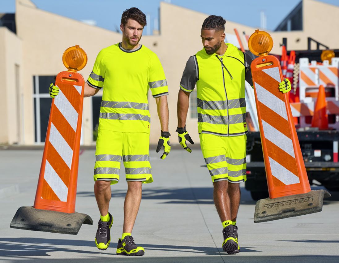 Topics: High-vis functional shorts e.s.ambition + high-vis yellow/anthracite 2