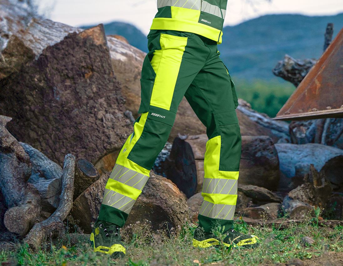 Topics: High-vis trousers e.s.motion 24/7 + green/high-vis yellow 9