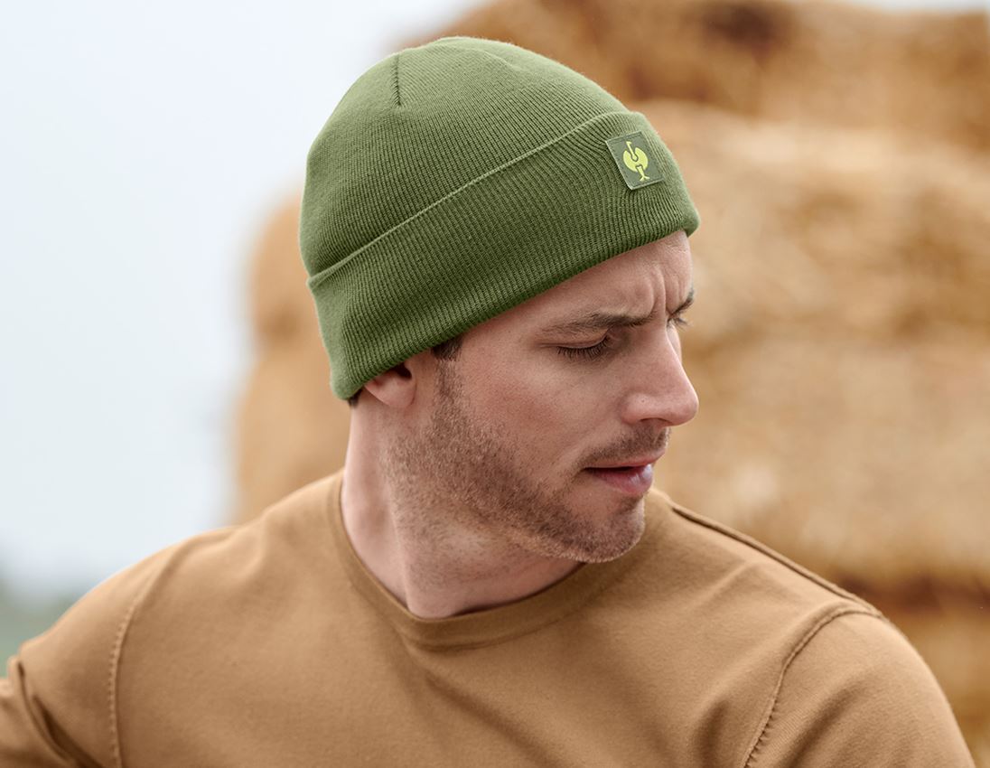 Accessories: Knitted cap e.s.iconic + mountaingreen