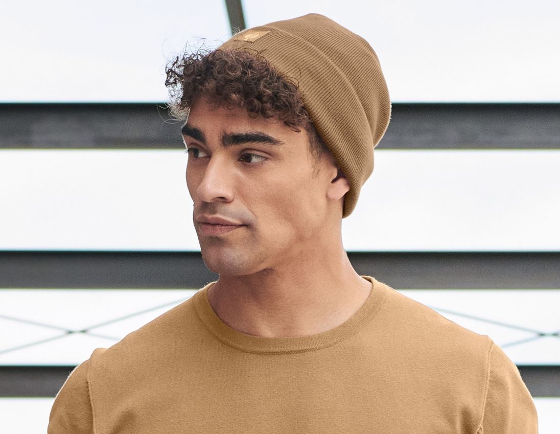 Topics: Knitted cap e.s.iconic + almondbrown