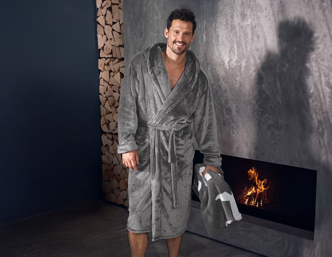 Accessories: e.s. Bathrobe + basaltgrey