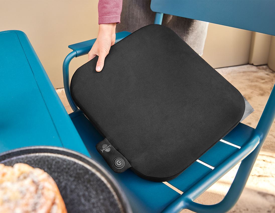 Accessories: e.s. Heated seat cushion + black