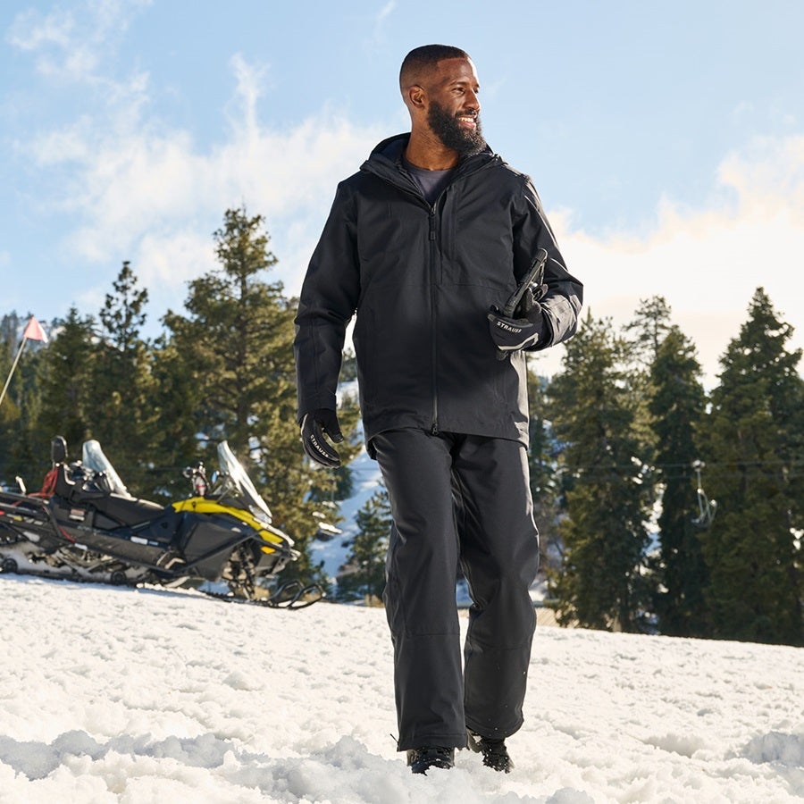 Man wearing the 3-in-1 functional jacket and functional trousers e.s.trail snow in black
